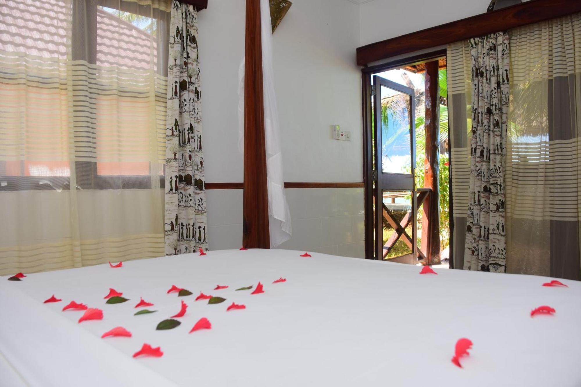 Mnarani Beach Cottages Nungwi Buitenkant foto