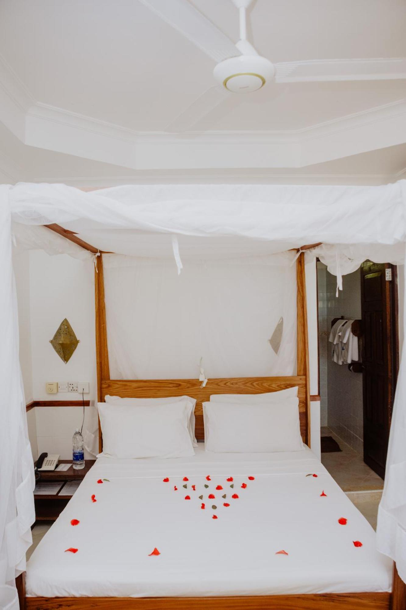 Mnarani Beach Cottages Nungwi Buitenkant foto